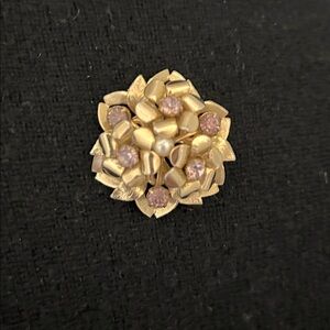 Antique brooch with lavender-pink rhinestones. Pearl center. Approx. 1 1/2’